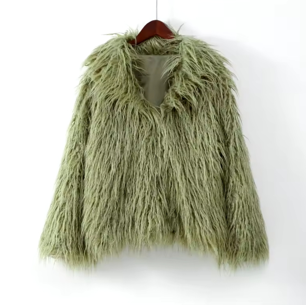 Chic Green Oversized Plush Women's Faux Fur Coat Elegant Soft Warm Long Sleeves - Picture 5 of 11